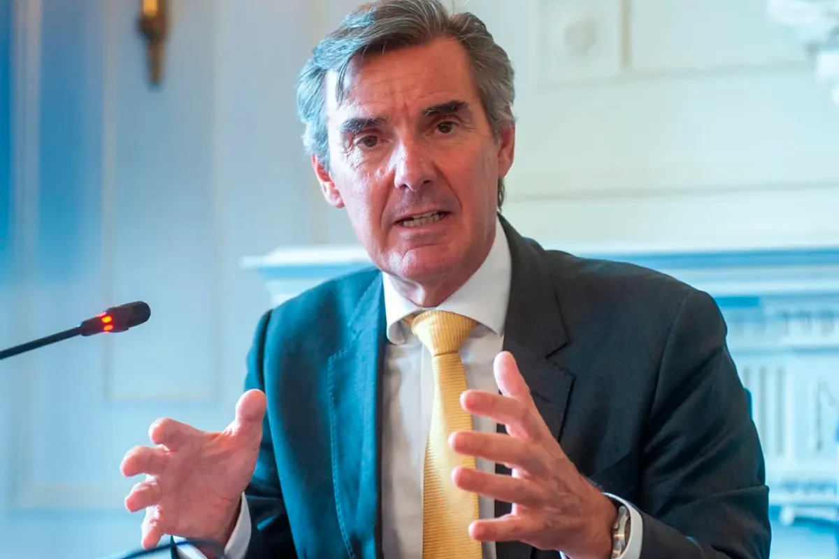 La CNMV pone límites a las alianzas entre bancos e 'influencers'