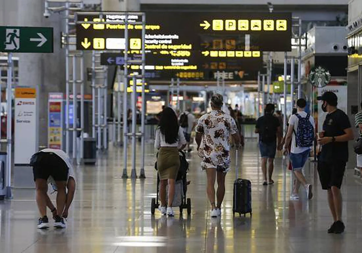 Una desempleada pierde el paro y es condenada a devolver 1.800 euros por viajar a Marruecos y no comunicárselo al SEPE