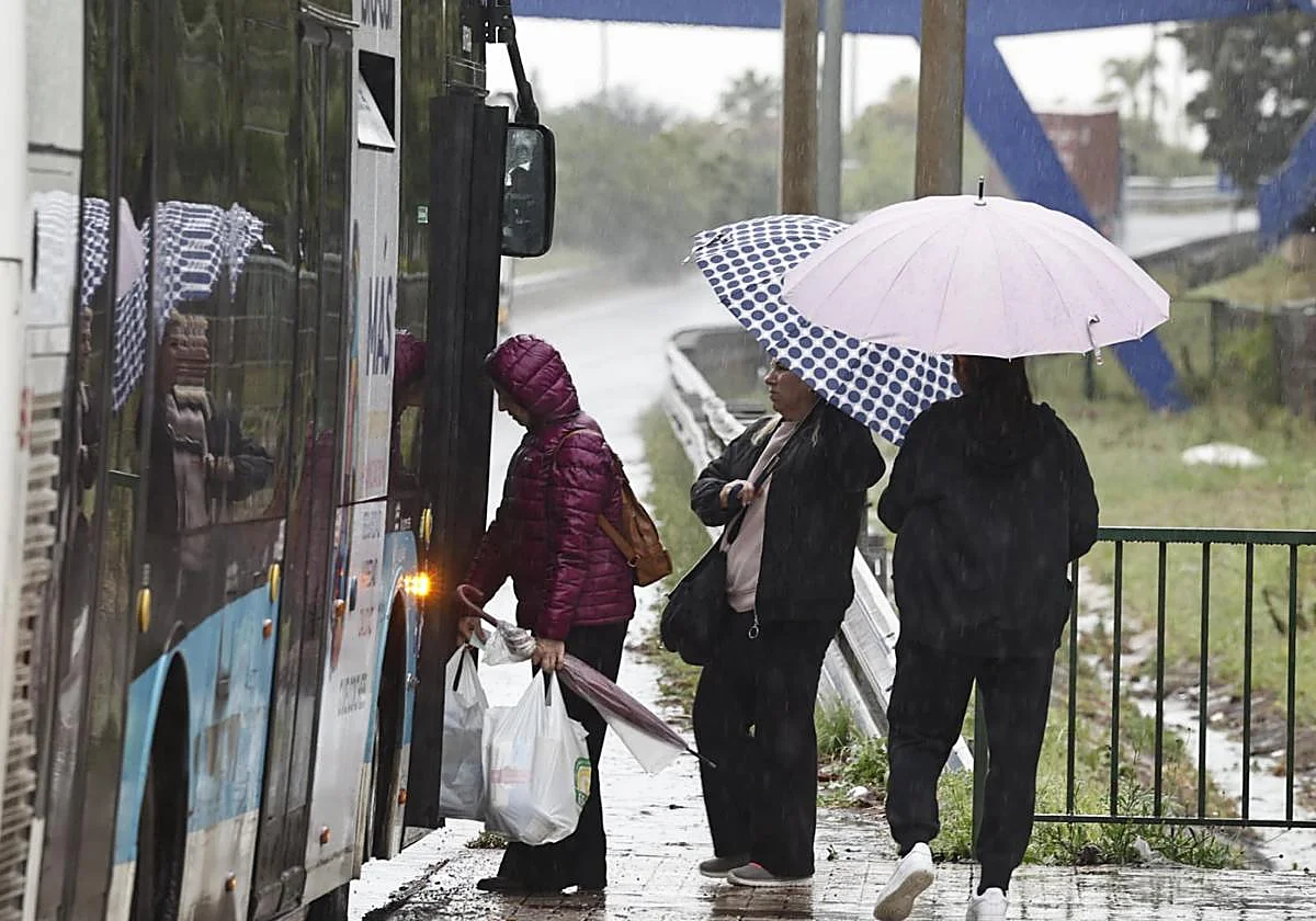 La lluvia vuelve a Málaga tras una ligera tregua