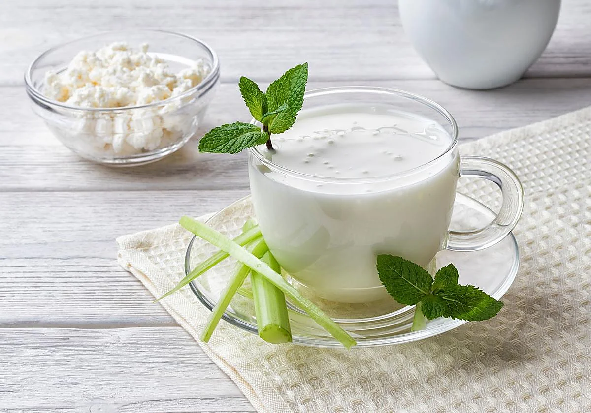 Kéfir, el lácteo de moda: ¿es mejor que el yogur? ¿cuánto puedo tomar?