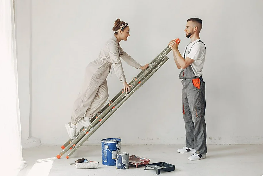 Con estas escaleras plegables de aluminio no se te resistirá ningún altillo de la casa