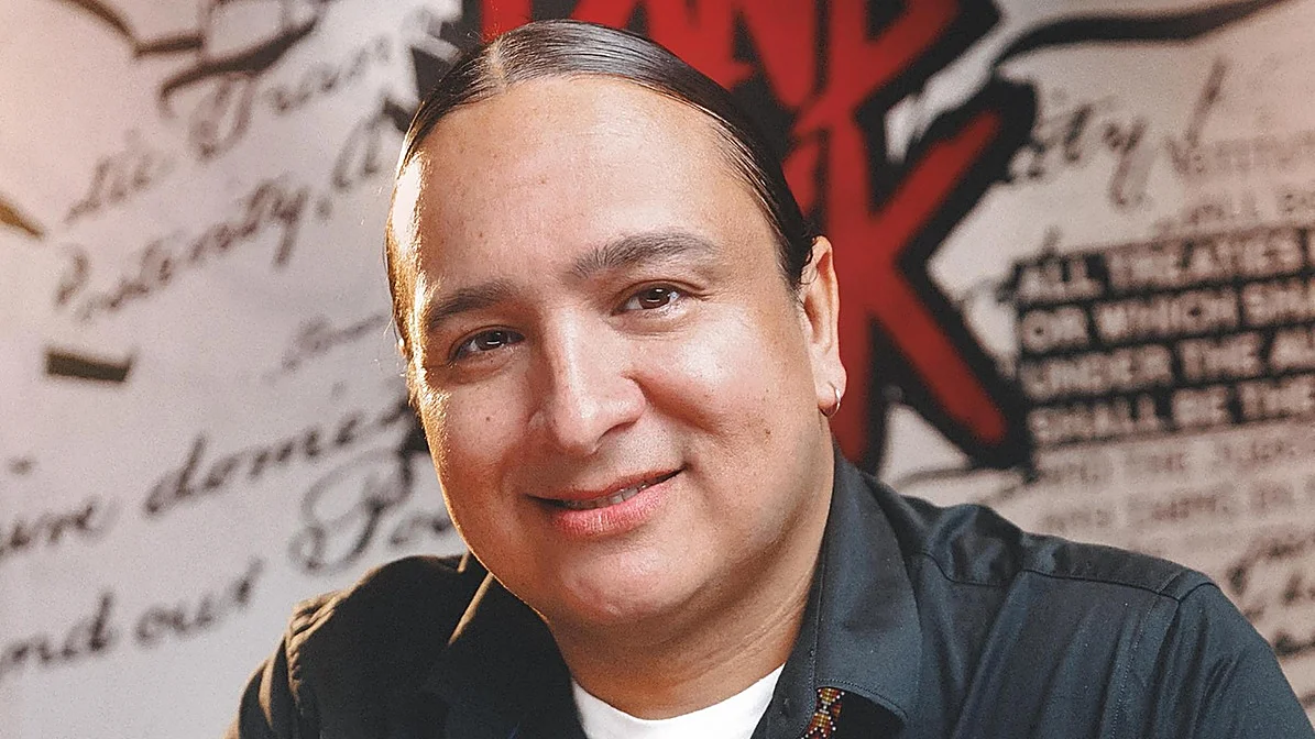 Nick Tilsen, líder indígena: «Los nativos americanos le vamos a plantar cara a Trump»