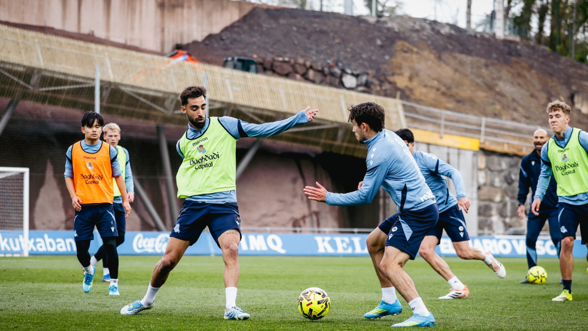 Matarazzo no recupera lesionados y pierde por sanción a Jon Martín ante el Alavés