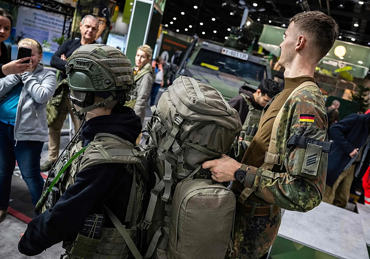Alemania rectifica y los hombres en edad de reclutamiento podrán salir del país sin permiso militar
