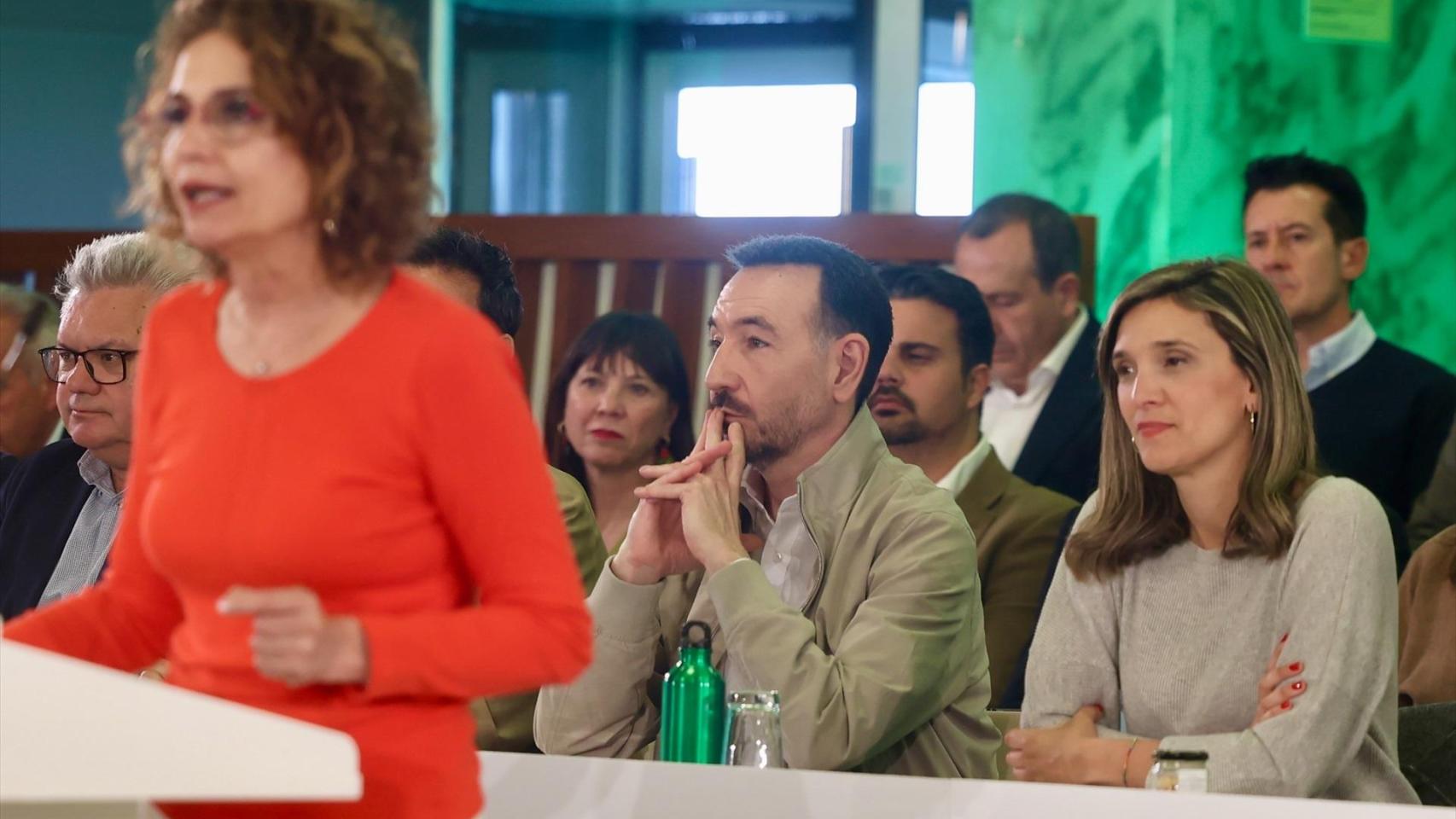 El PSOE de Cádiz doblega a María Jesús Montero y logra en un clima de tensión que acepte su lista electoral sin cambios