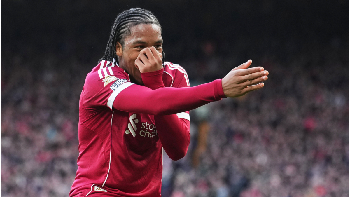 El Liverpool recupera la sonrisa gracias al juvenil Ngumoha