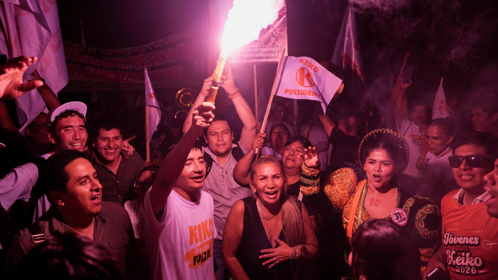 Perú vota en unas elecciones presidenciales con 35 candidatos: de un exfutbolista a un cómico y un prófugo de la ley
