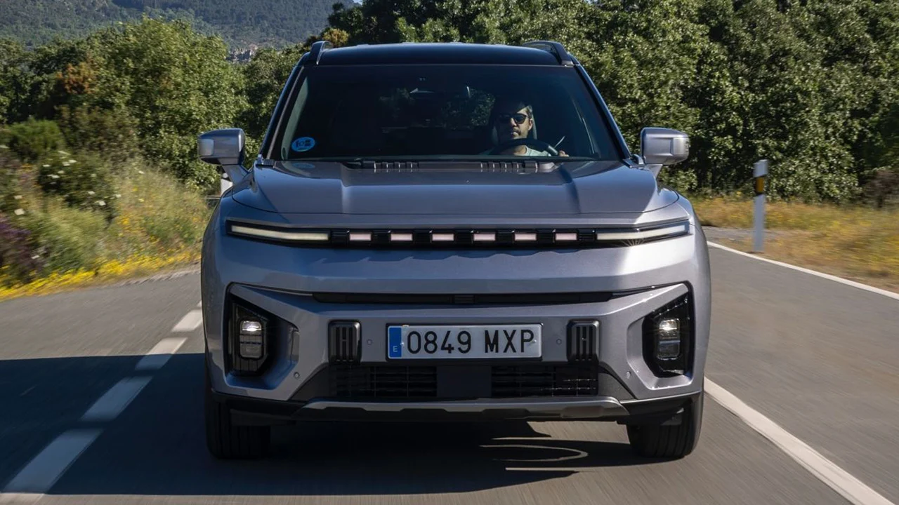 Tamaño de RAV4 y precio de Ford Puma, con 6.500 € de rebaja el KGM Torres EVX es un chollo que BYD y MG no pueden igualar