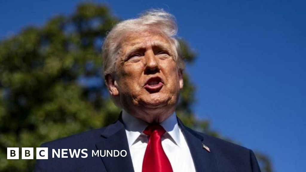 Trump dice que EE.UU. "bloqueará" el paso a buques que paguen peaje a Irán en el estrecho de Ormuz luego del colapso del diálogo de paz
