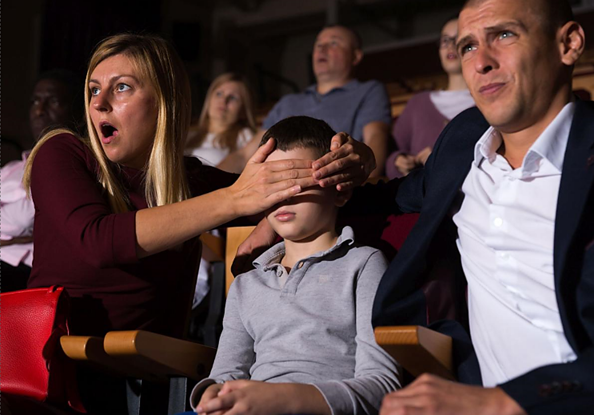 ¿Puedo llevar al crío a ver la última de Torrente? Tres claves para elegir qué pelis podemos ver con niños