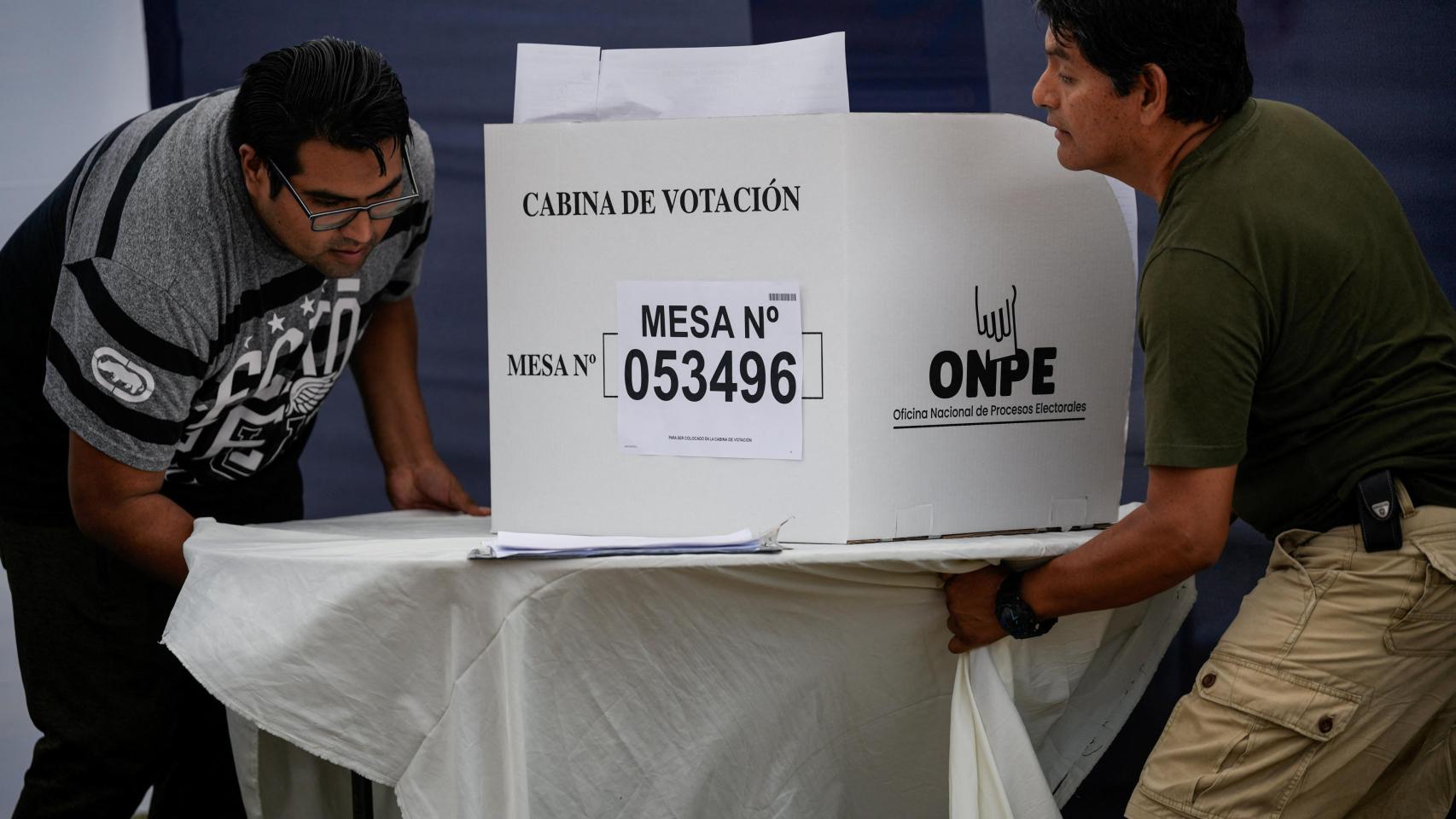 La fiscalía peruana investiga una acusación de 'intento de fraude' por el retraso en abrir los colegios electorales