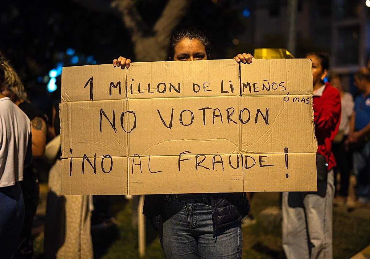 Perú extiende la jornada electoral un día más por problemas de falta de material en más de 180 mesas