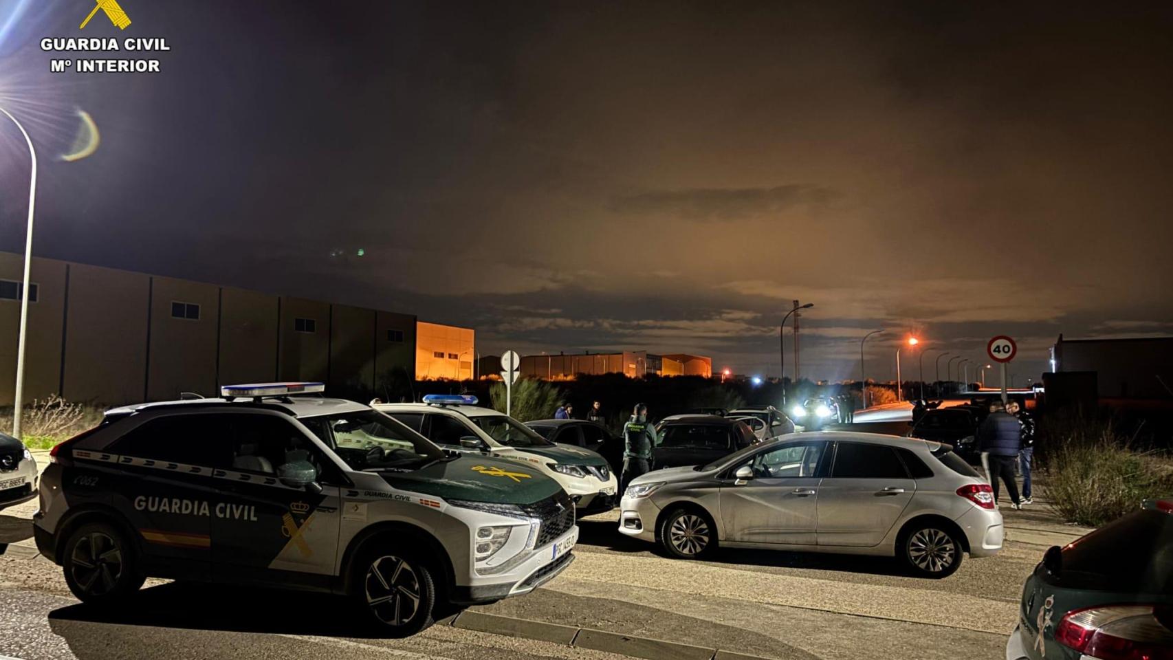 La Guardia Civil disuelve otra carrera ilegal de coches en un pueblo de Toledo: hay tres investigados