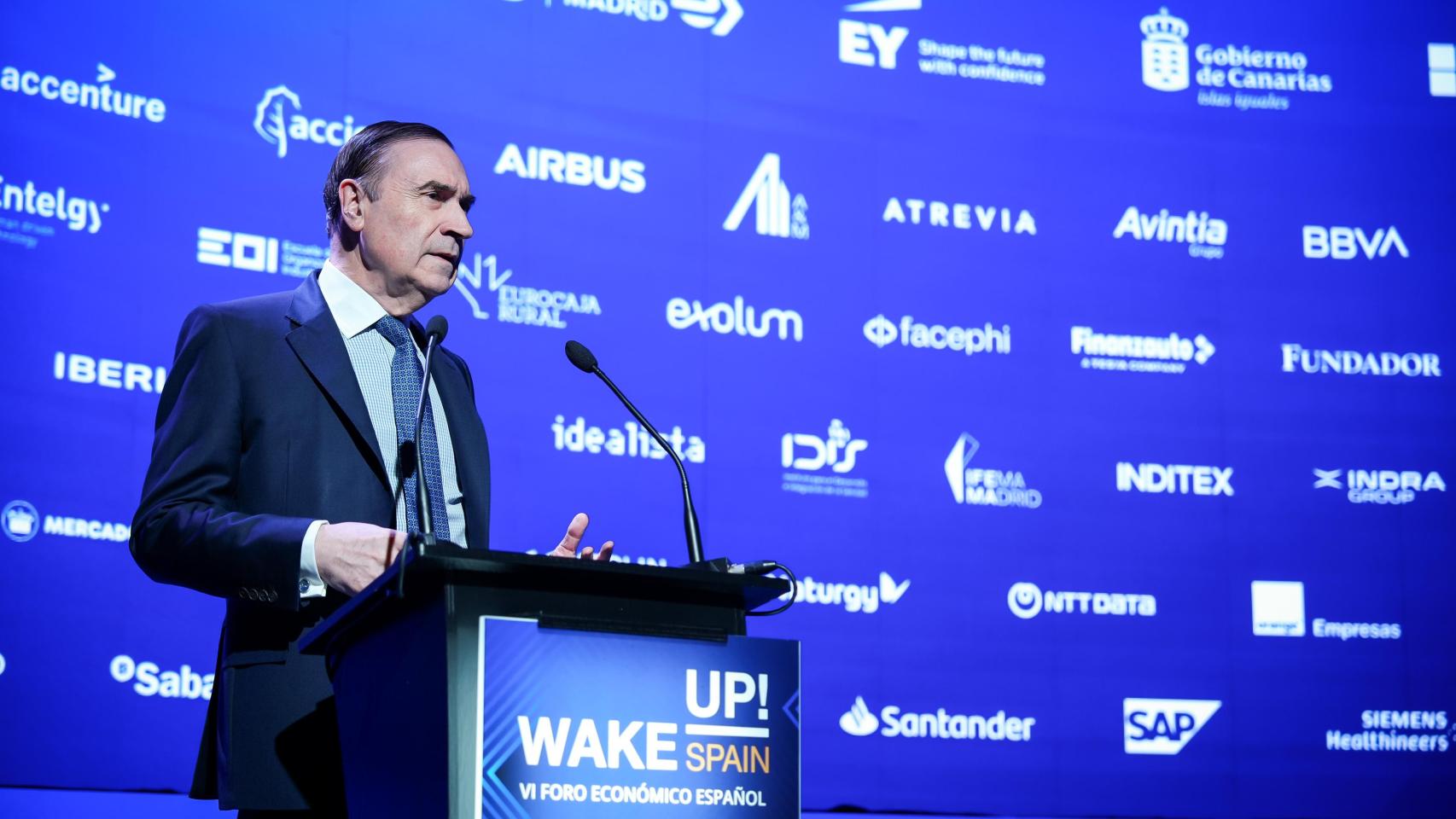 Pedro J. Ramírez en el inicio de Wake Up: "España solo podrá levantarse y seguir de pie si lo hace con Europa y para Europa"