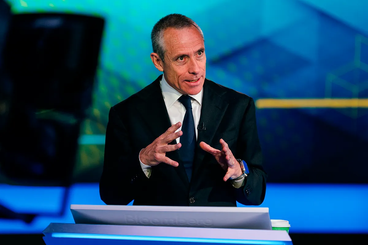 El CEO de Poste Italiane defiende la oferta de 10.800 millones de euros por Telecom Italia