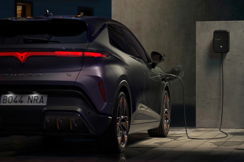 El primer eléctrico "made in Spain" de Cupra tiene una misión muy clara: cumplir con Bruselas y salvar sus cuentas