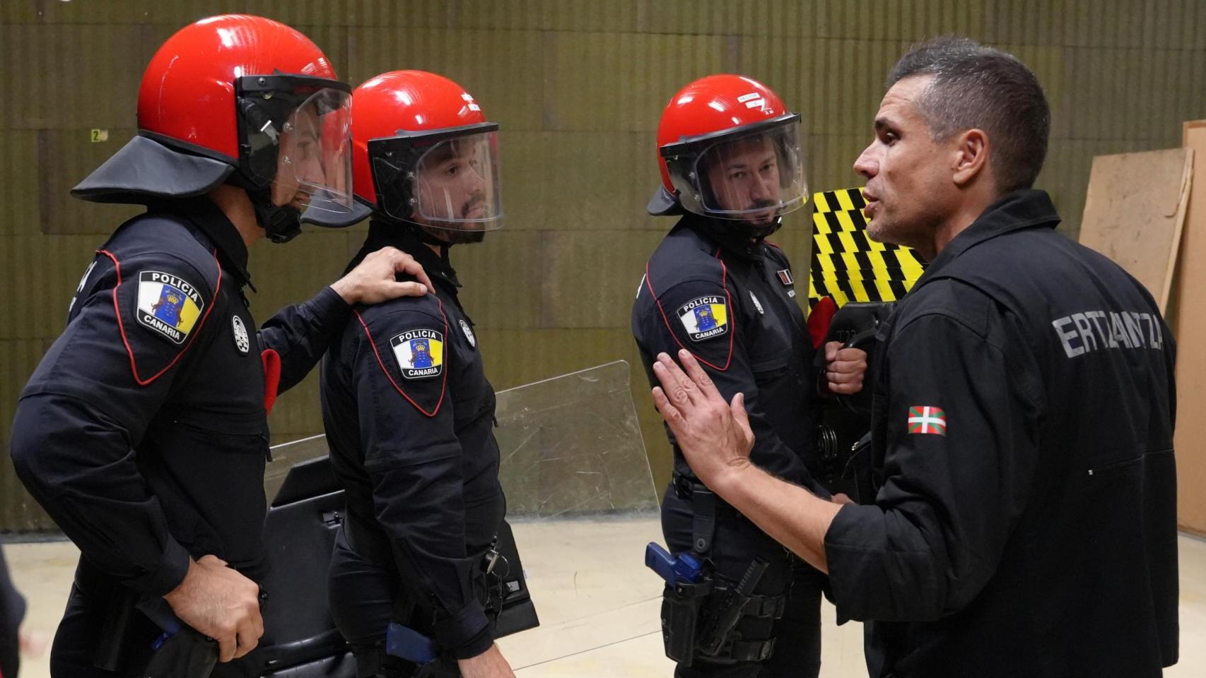 La 'Guanchancha', la policía autonómica canaria señalada por oposiciones irregulares que sólo opera en dos de ocho islas