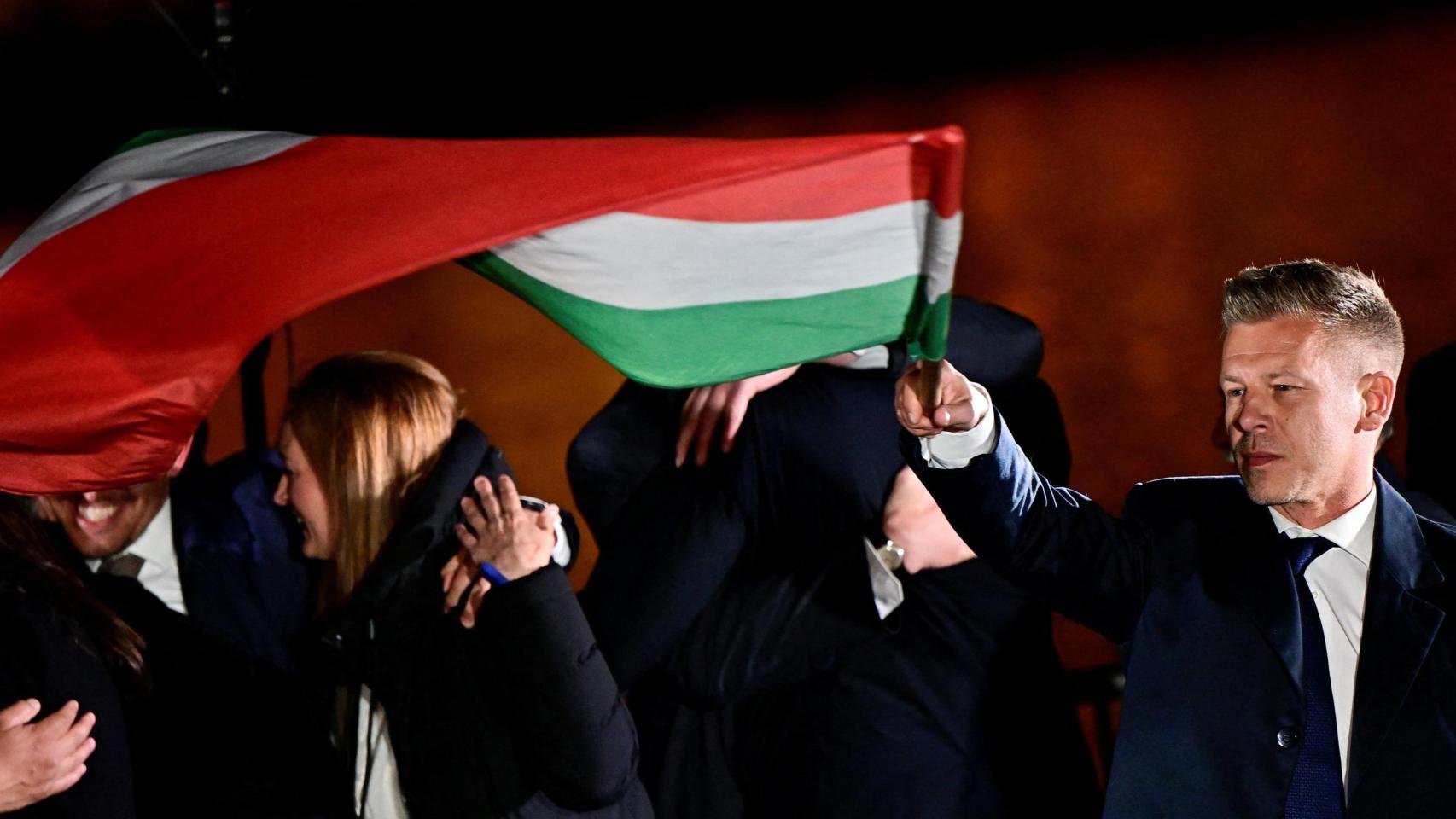 Los jóvenes que crecieron en la Hungría de Orbán y votaron a Magyar para quitarle el poder: "Estamos haciendo historia"
