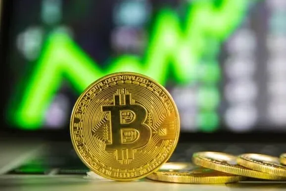El bitcoin roza máximos desde la guerra en Irán