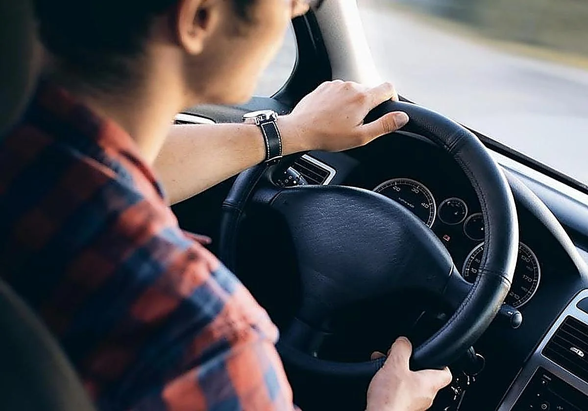 Nuevas ayudas para jóvenes que quieran sacarse el carné de conducir en Málaga: plazos y requisitos