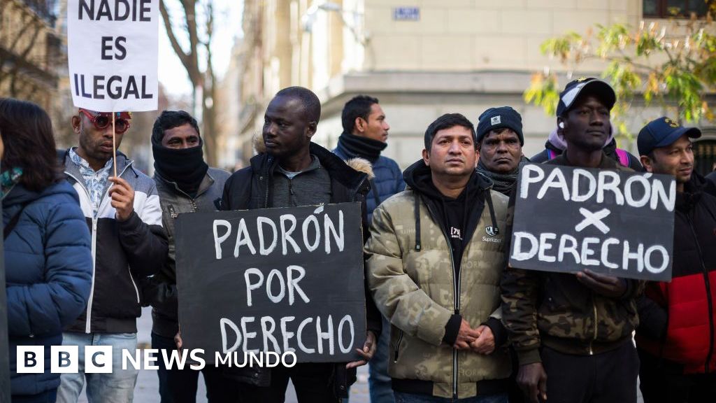 En qué consiste y a quién beneficia la regularización de cientos de miles de inmigrantes en España