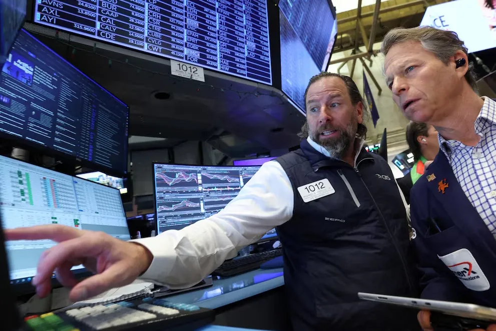 Tres sectores y dos regiones para mantenerse firme en Bolsa