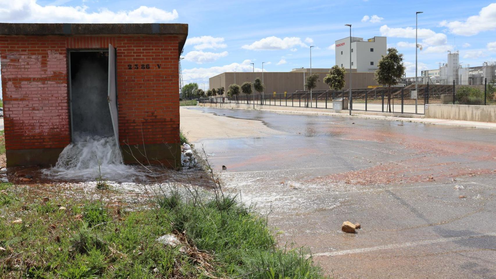Dispositivo de emergencia en Alcalá de Henares: una avería deja sin agua a toda la ciudad y Madrid envía camiones cisterna