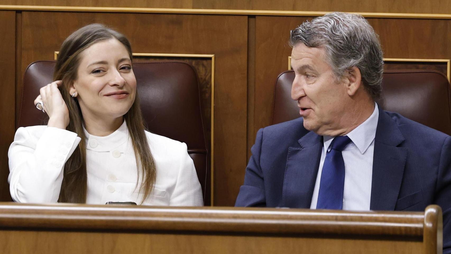 Última hora política, en directo | Feijóo reprocha al Gobierno que no dé cifras concretas sobre el "disparate" de regularizar migrantes "a granel"