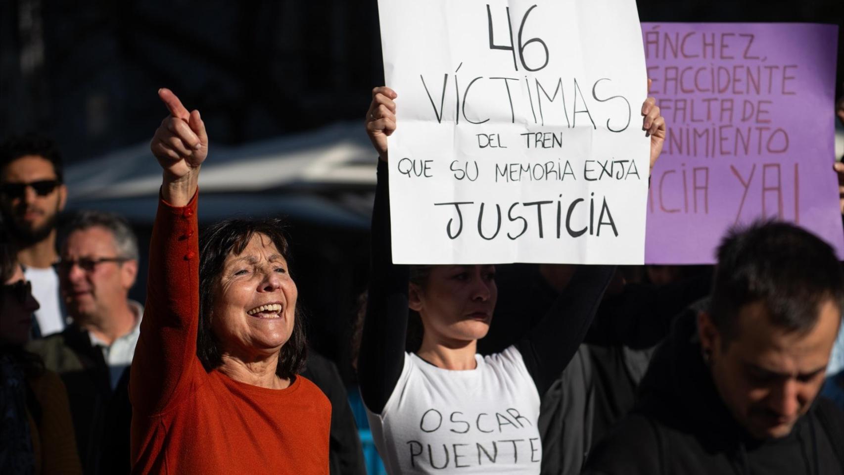 Doble rasero del Gobierno con las víctimas: blinda el Congreso para contener a las de Adamuz y abraza dentro a las de la dana