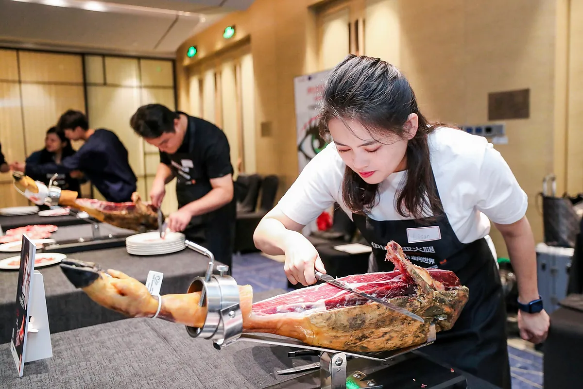 China pone aranceles de hasta el 19,8% a las importaciones de cerdo europeo con concesiones a España