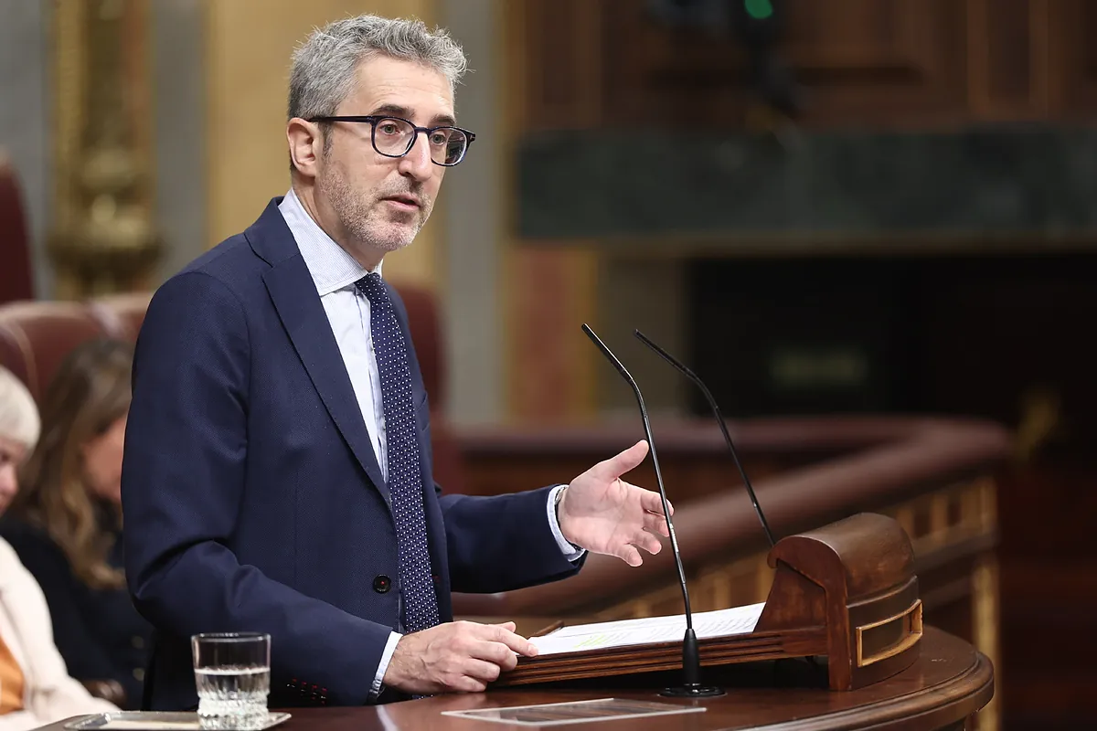 Arcadi España niega que exista "un infierno fiscal" en su debut parlamentario