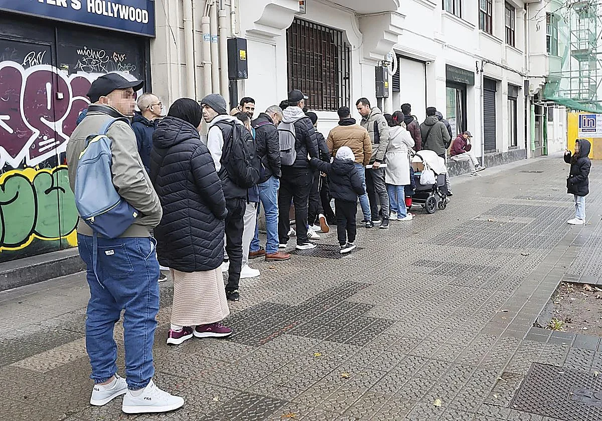 El Gobierno vasco censura que el euskera no sea un mérito para la regularización de inmigrantes