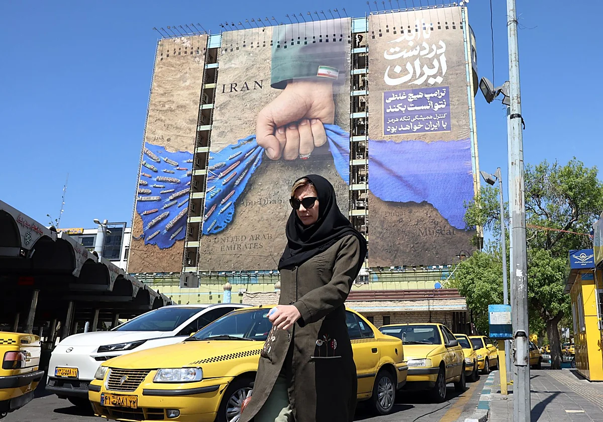 El bloqueo de Ormuz: 10.000 militares, trucos, minas y los móviles de los marineros piratas