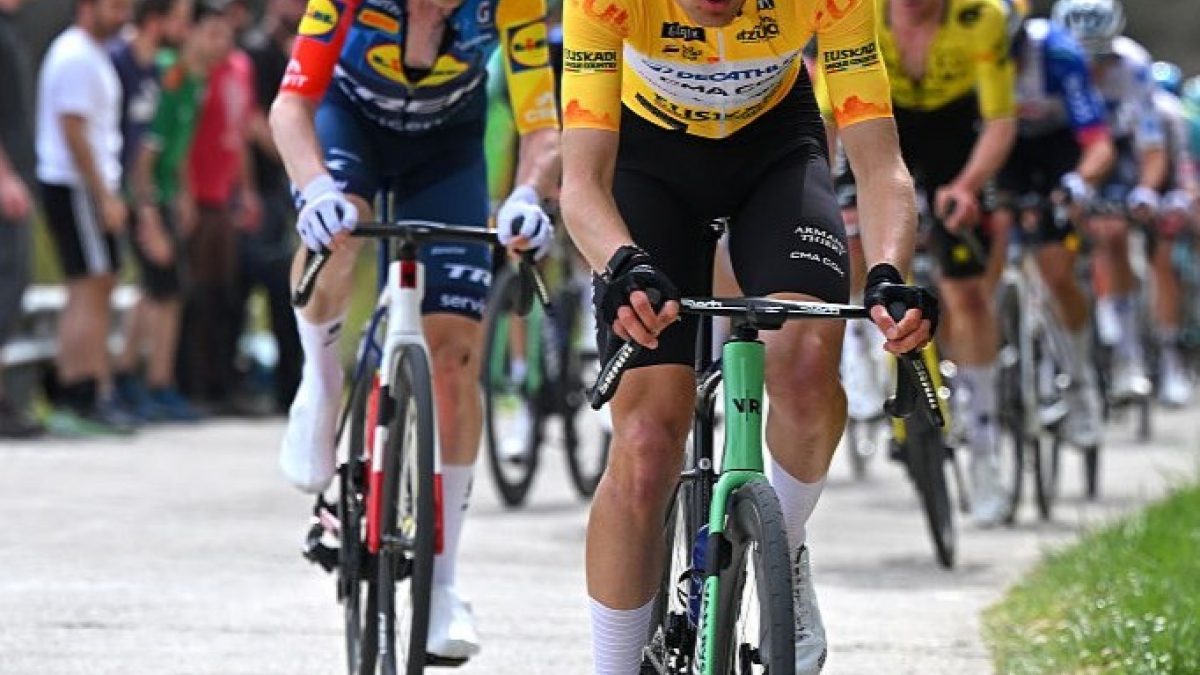 Perico Delgado bautiza al heredero de Pogacar: "Será el primero que le pare los pies"