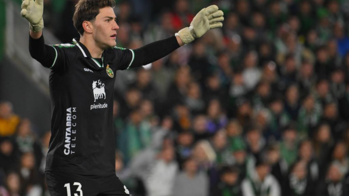 Eriksson no se hace el sueco con el megáfono: debuta, gana y canta... en español