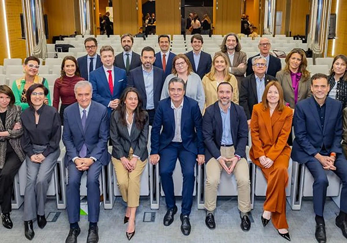 Dircom abre una nueva etapa con Joaquín Mouriz como presidente y Nieves Rey como directora general