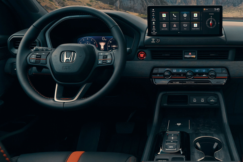 La carrera por convertir al coche en una suscripción rodante: todo lo que las marcas están intentando vendernos