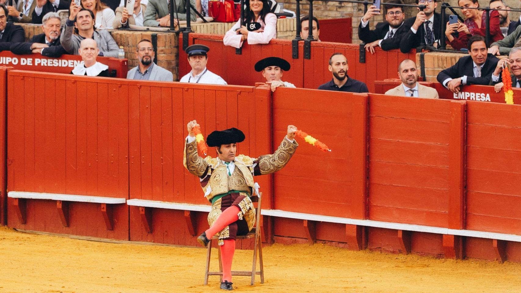 Morante de La Puebla rompe los cánones: desata la locura en la Maestranza y pierde el rabo por la espada