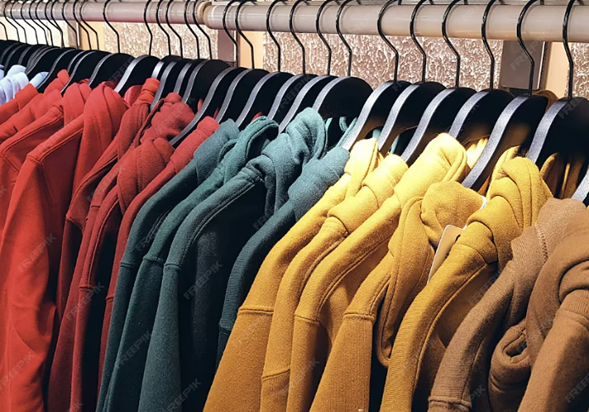 Tres sudaderas de algodón orgánico con capucha que no te vas a quitar esta primavera