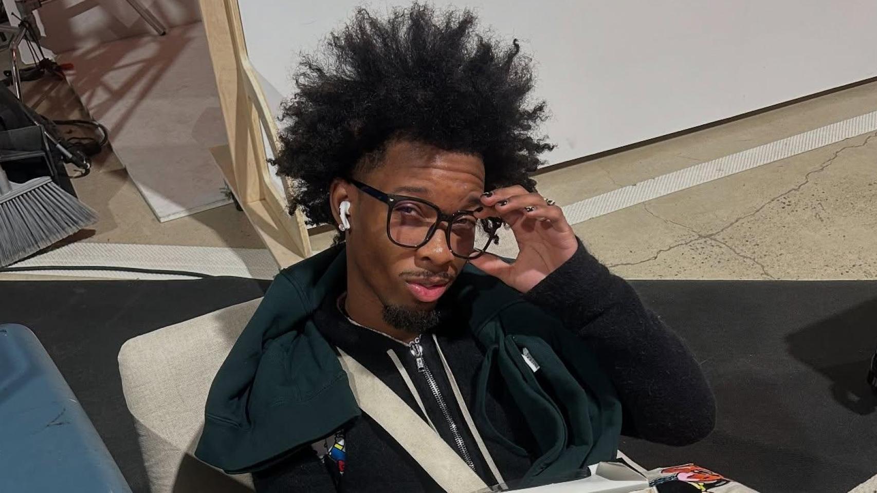 El rapero D4vd, acusado de asesinato tras aparecer el cuerpo desmembrado de una joven en el maletero de su coche