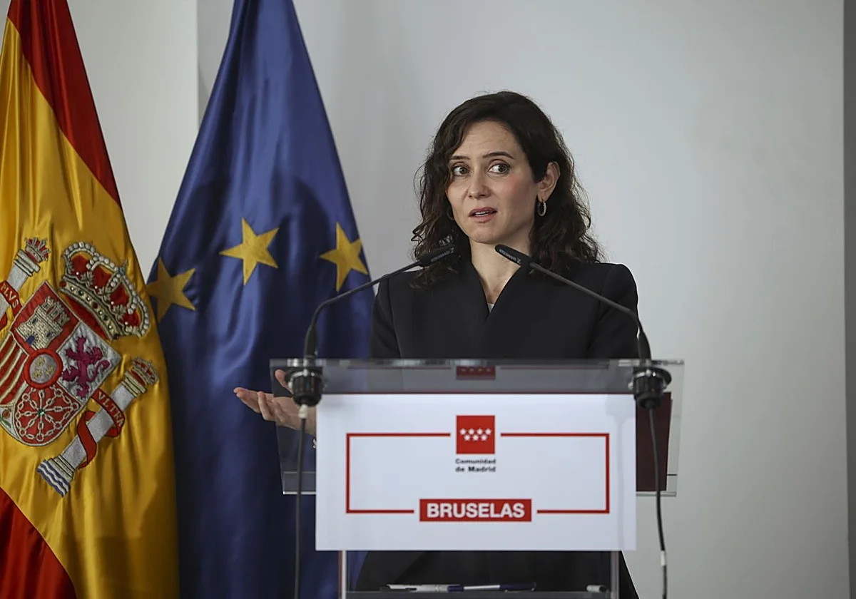 Ayuso pone en duda la legalidad del pacto en Extremadura al considerar que excluye a personas con derechos