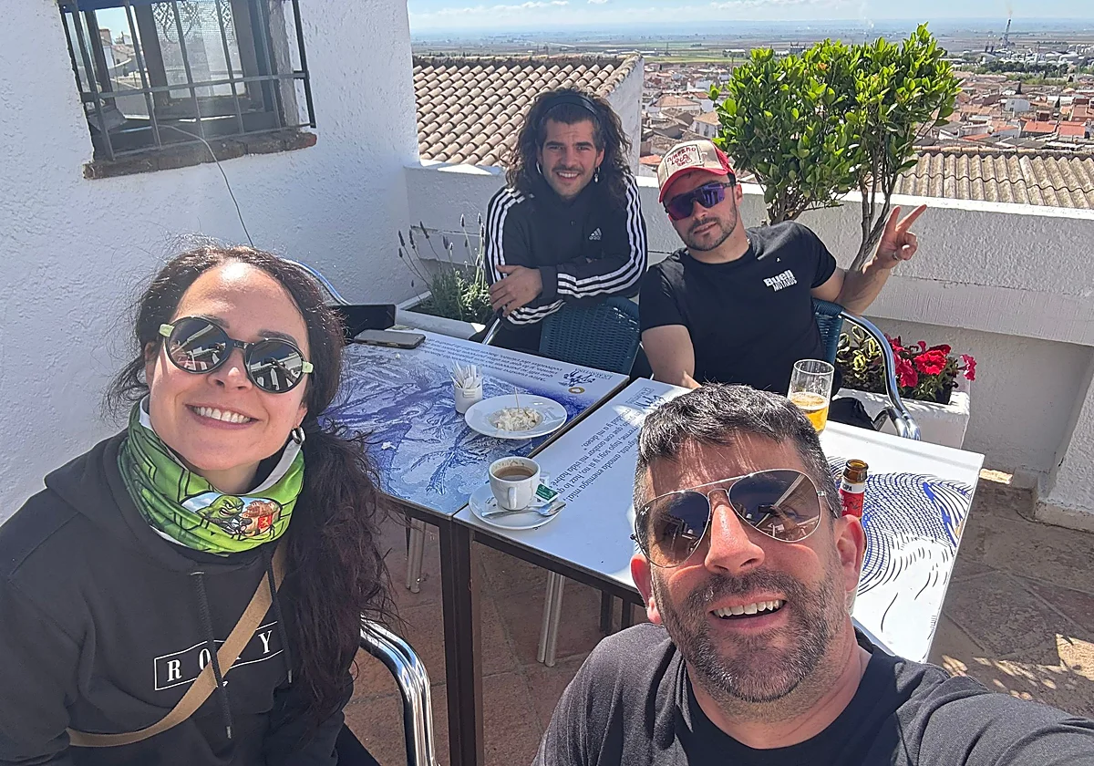 De Cuenca a Rincón de la Victoria en Vespino para promocionar las rutas de la España vaciada