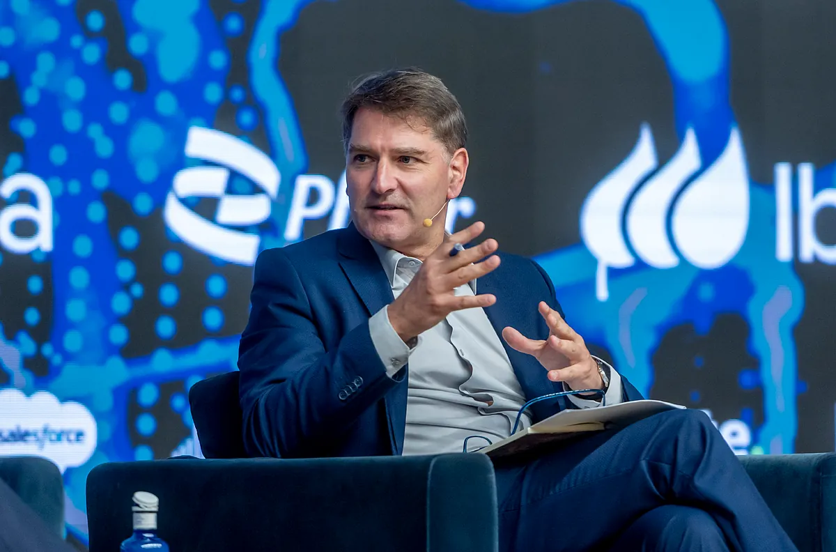 De la Rocha asume el poder para vetar planes empresariales