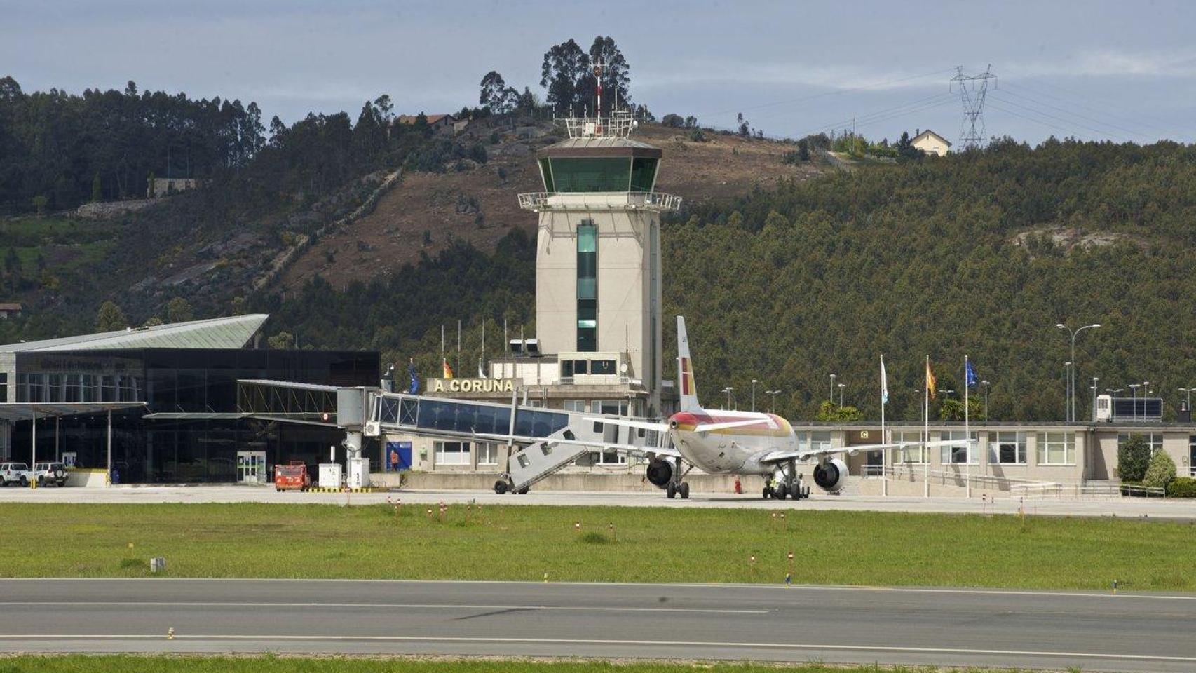 Los aeropuertos de Vigo y A Coruña operan con el 100% de servicios mínimos en la huelga de controladores