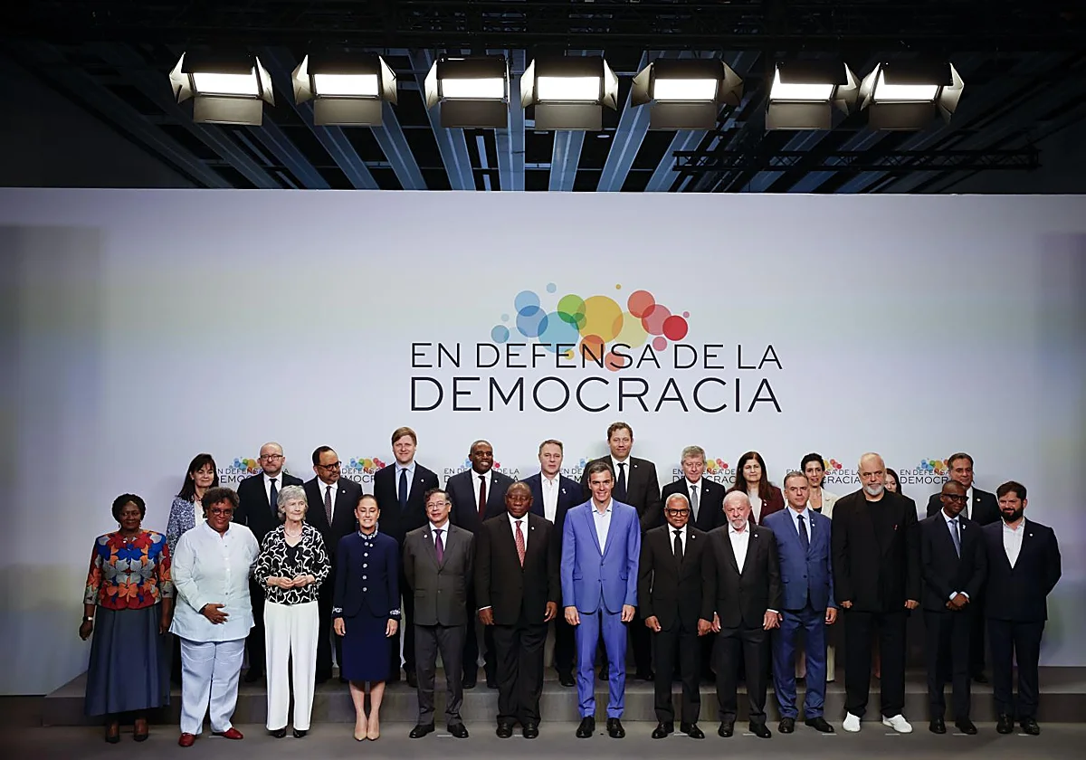 Sánchez llama a los líderes progresistas a no limitarse a «mirar» sino «responder» la ola de ultraderecha