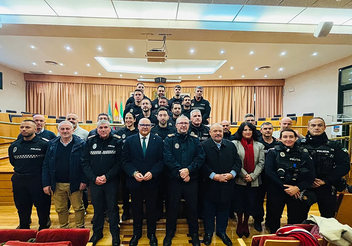 Más policías locales para la Axarquía: Vélez-Málaga supera los cien agentes y Torrox anuncia nuevas plazas