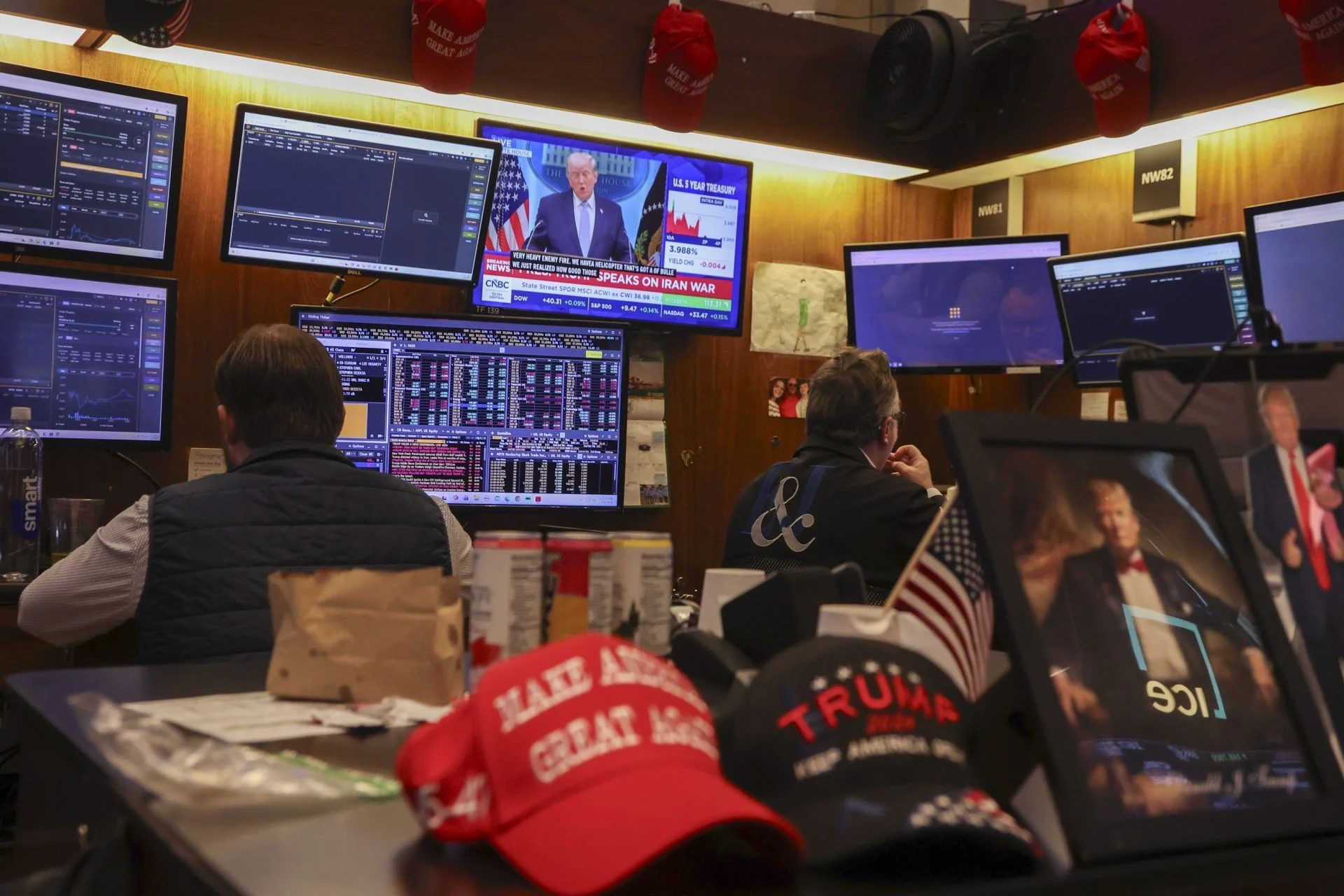 Grupos inversores ganan millones con las decisiones geopolíticas de la Casa Blanca