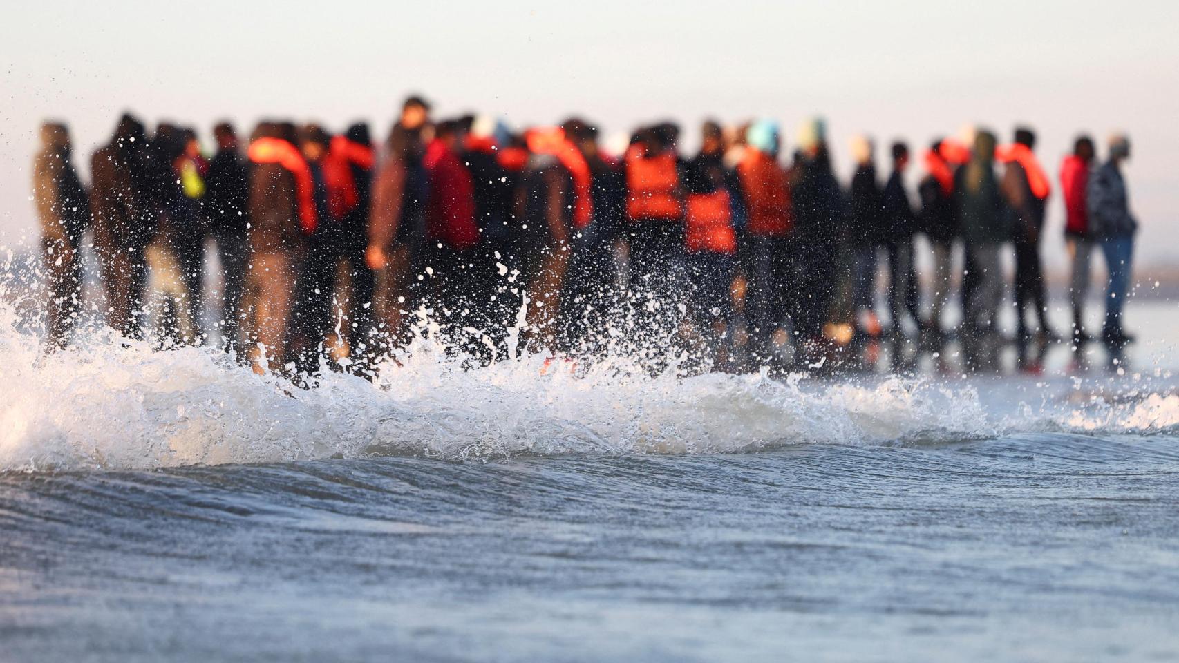 Acusan a la Policía en Grecia de reclutar migrantes para agredir y devolver a los irregulares que cruzan desde Turquía