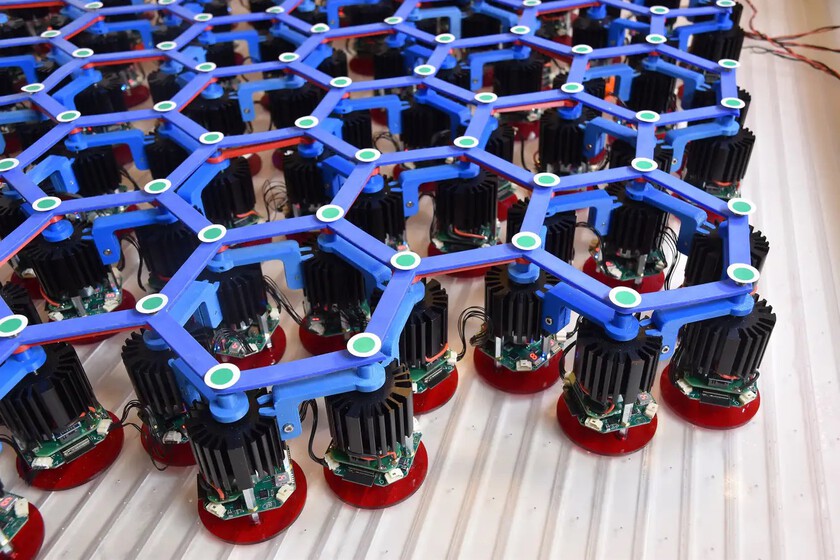 La Universidad de Ámsterdam está jugando a ser Dios: tienen un metamaterial que evoluciona y se mueve por sí solo