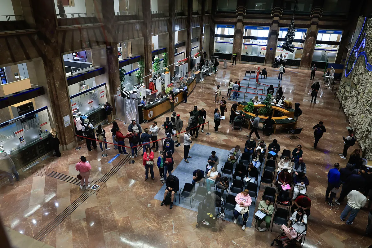 Oficinas de Correos, Seguridad Social y Extranjería comienzan a atender a migrantes sobre la regularización